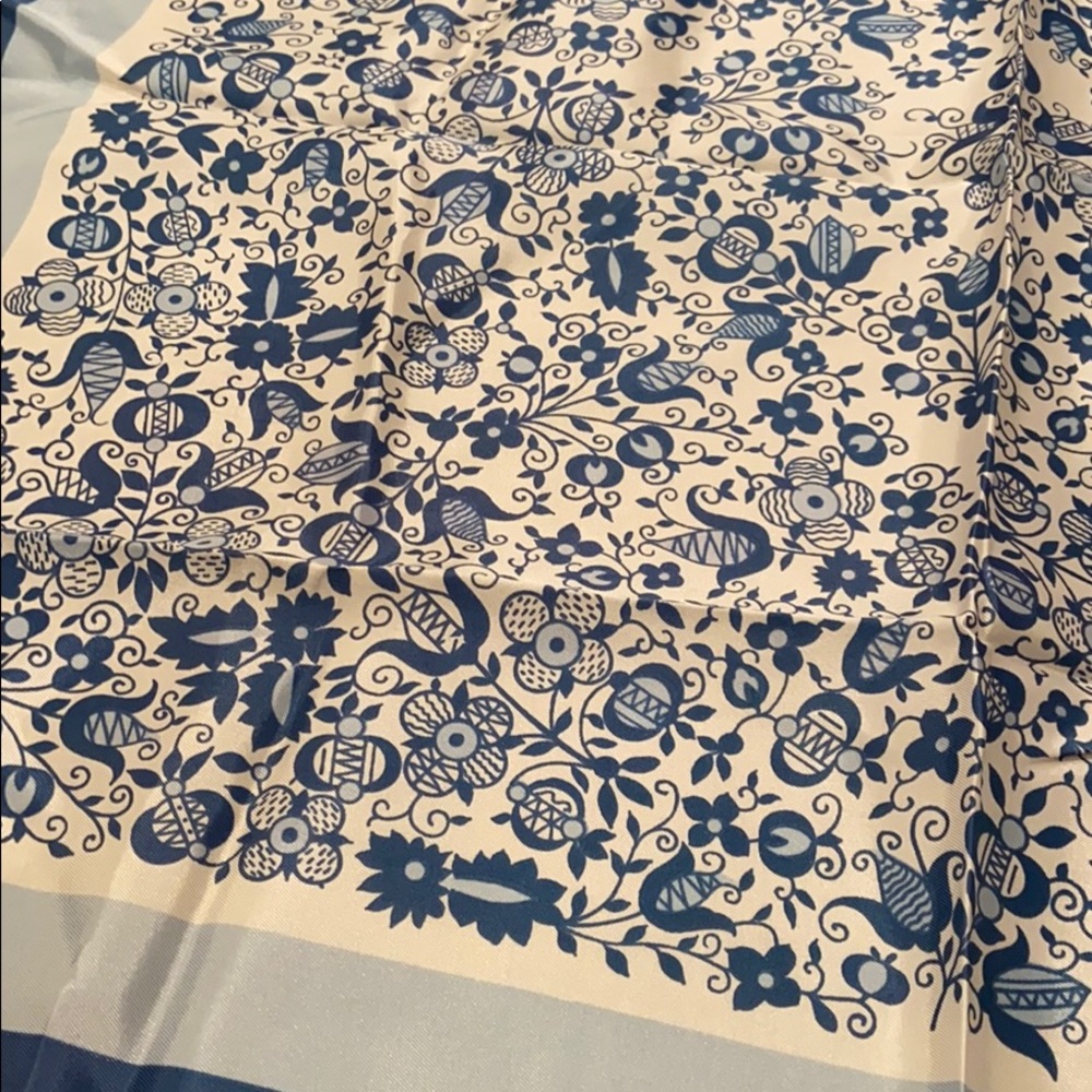 Vintage Blue/White Floral Square Scarf 24x24 - Picture 2 of 2